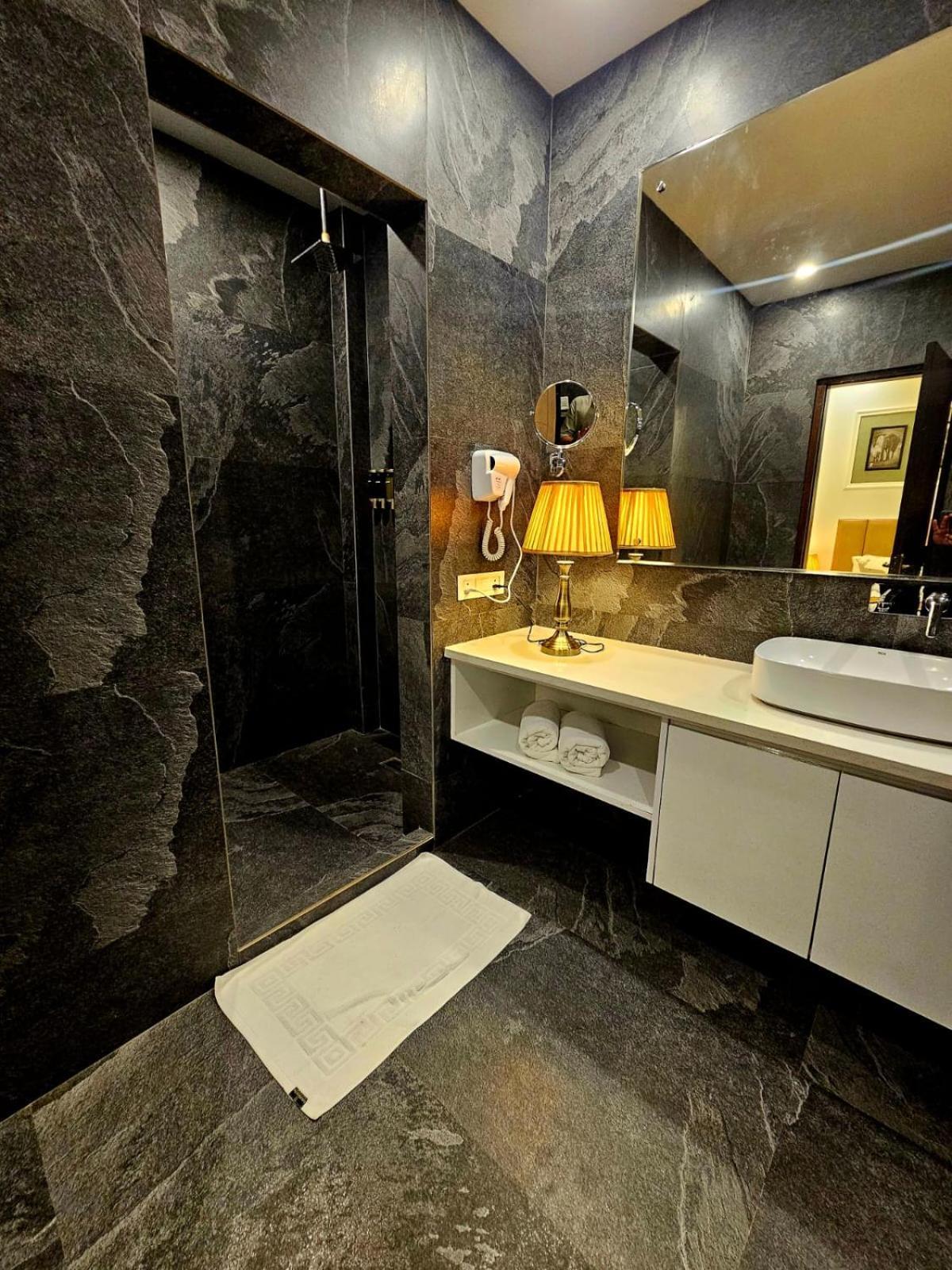 Corbett Tusker Trail Hotell Kashipur Exteriör bild