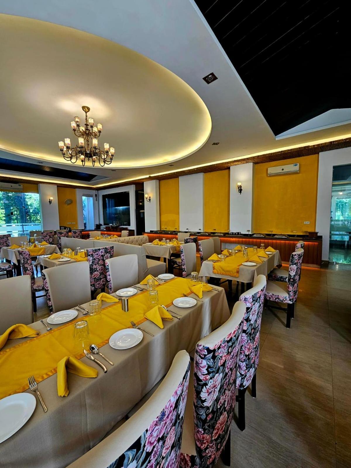 Corbett Tusker Trail Hotell Kashipur Exteriör bild